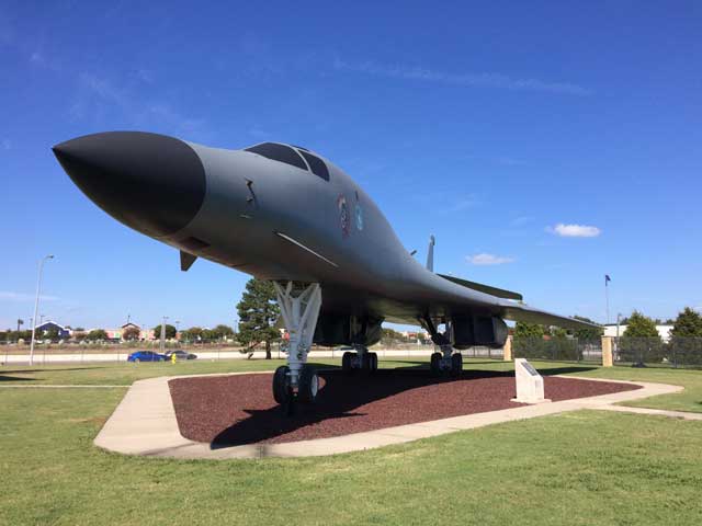 B1 Lancer airplane